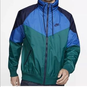 NWT Nike Sportswear Windrunner Hooded Packable Jacket in Blue/Green Size Medium
